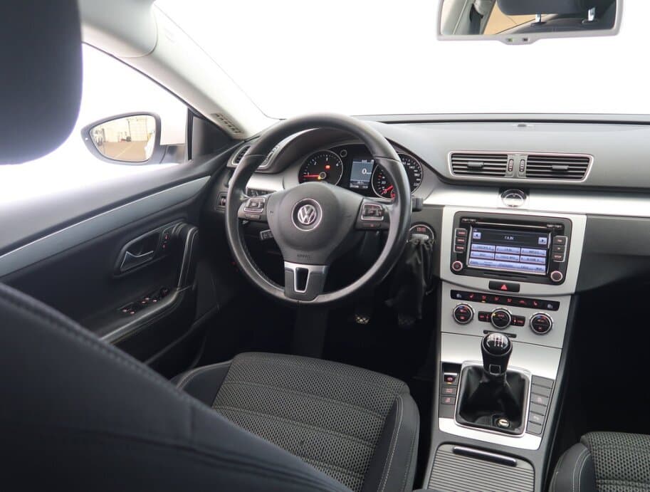 2012 Volkswagen PASSAT CC - 9