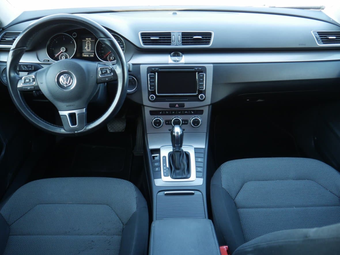 2013 Volkswagen PASSAT - 7