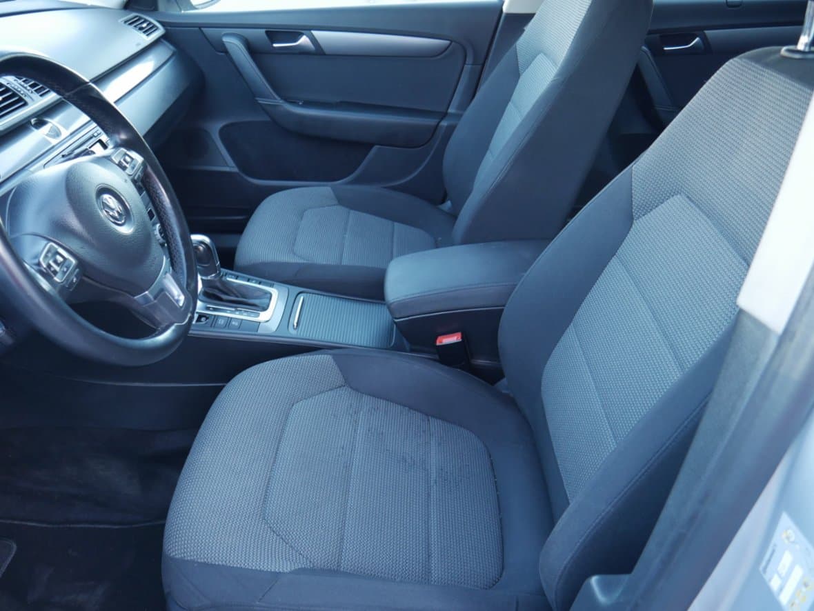 2013 Volkswagen PASSAT - 9