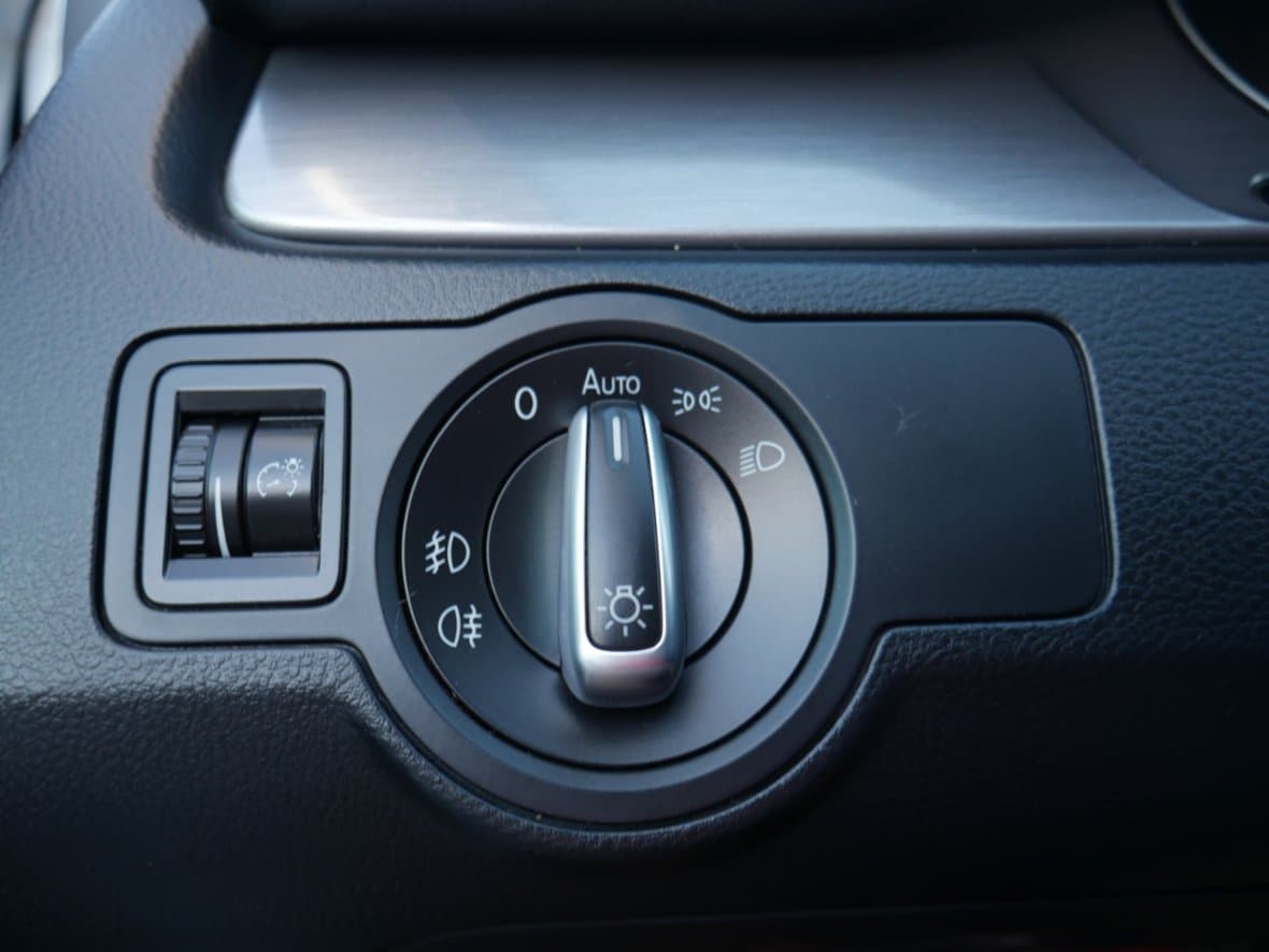 2013 Volkswagen PASSAT - 16
