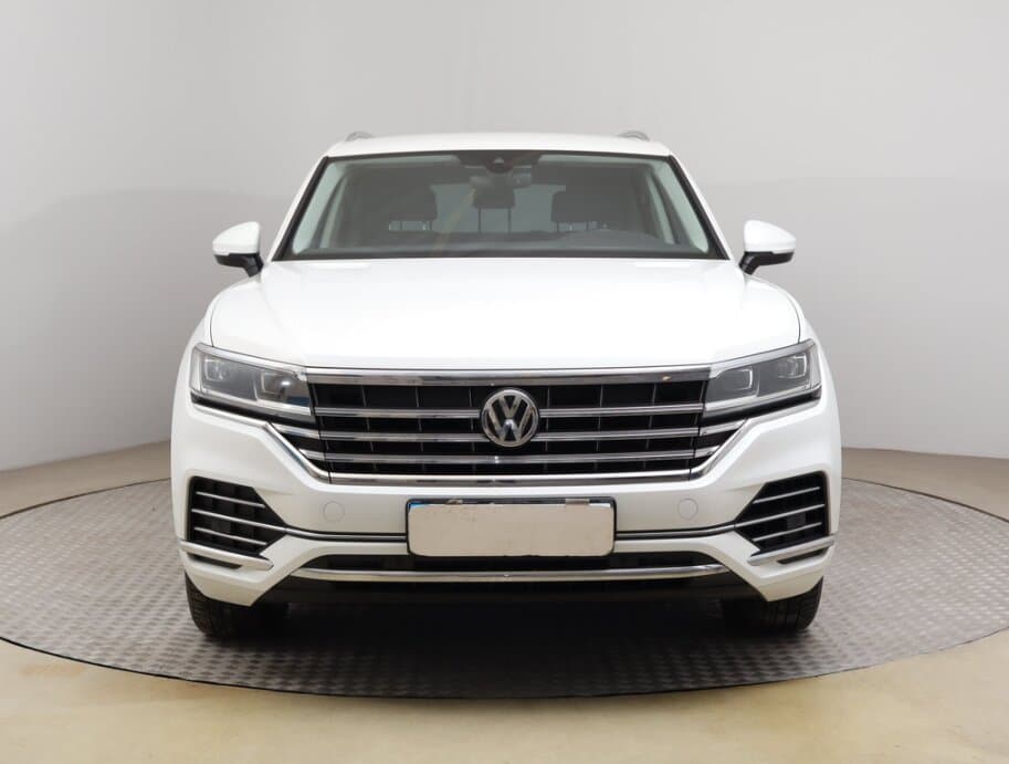 2019 Volkswagen Touareg - 2