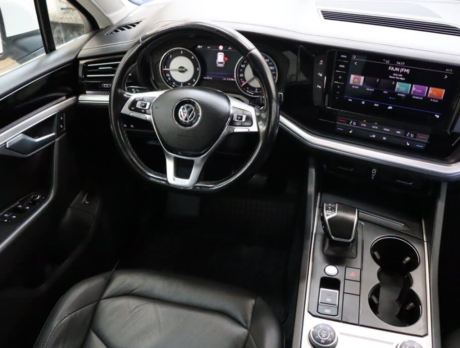 2019 Volkswagen Touareg - 9