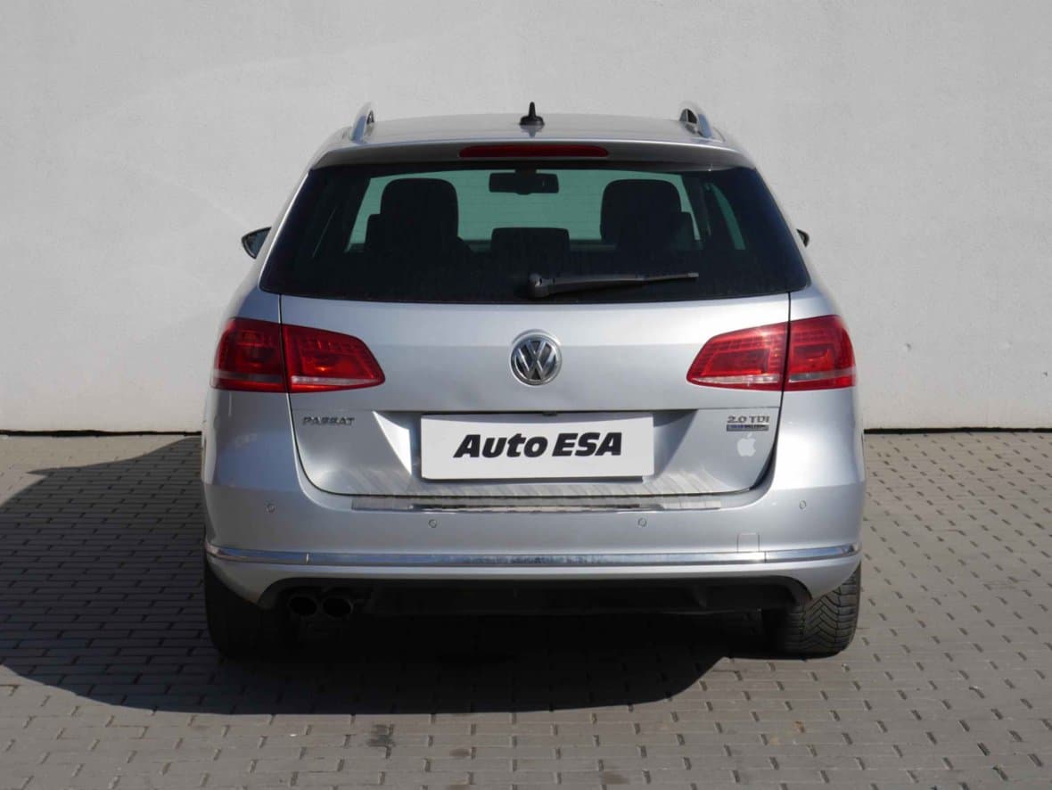 2012 Volkswagen PASSAT - 5