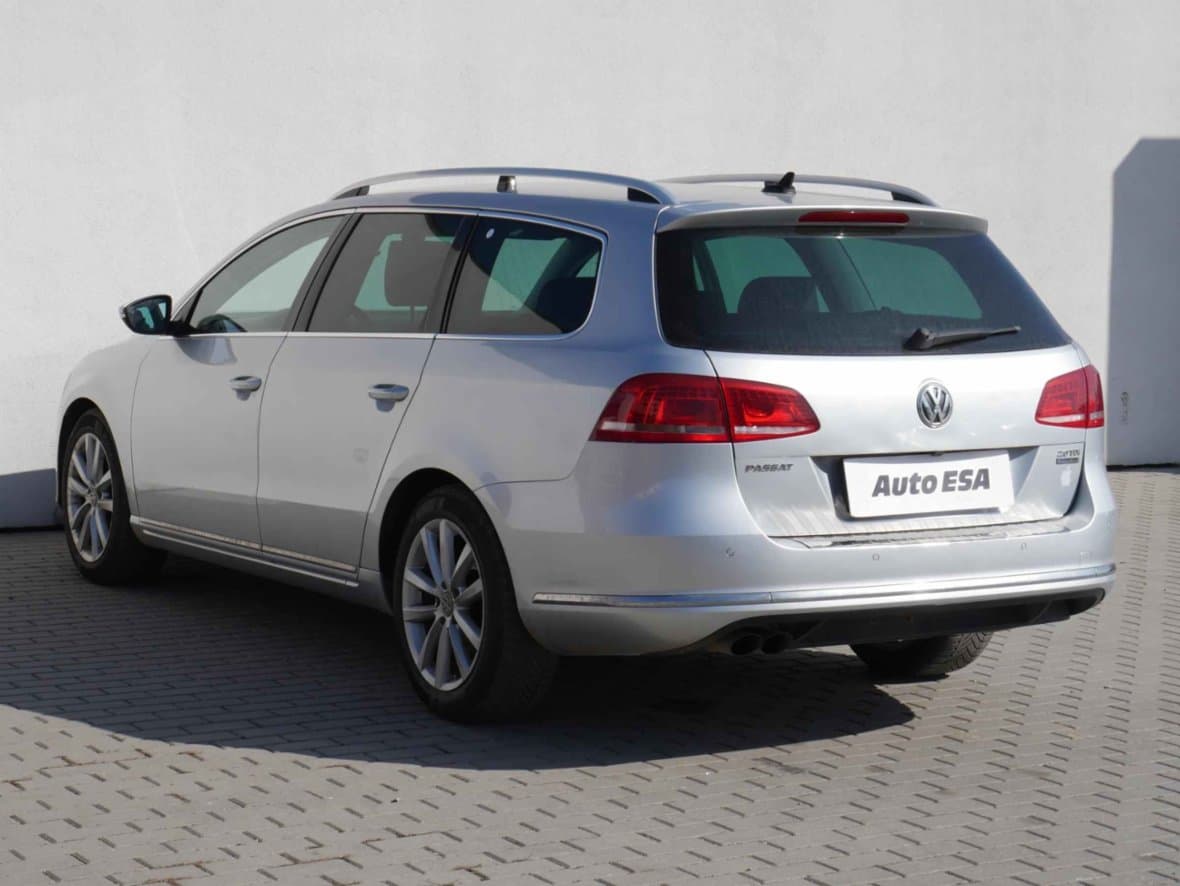 2012 Volkswagen PASSAT - 6