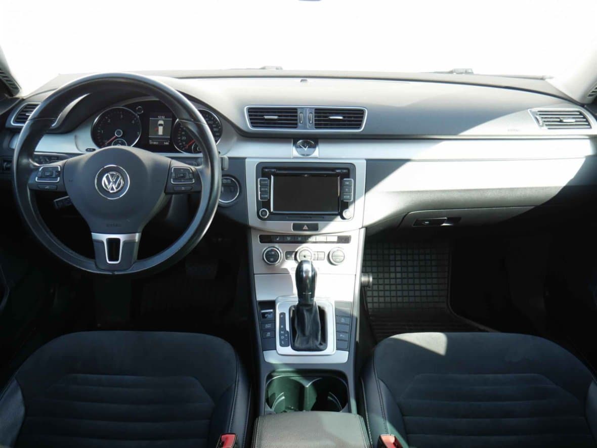 2012 Volkswagen PASSAT - 8