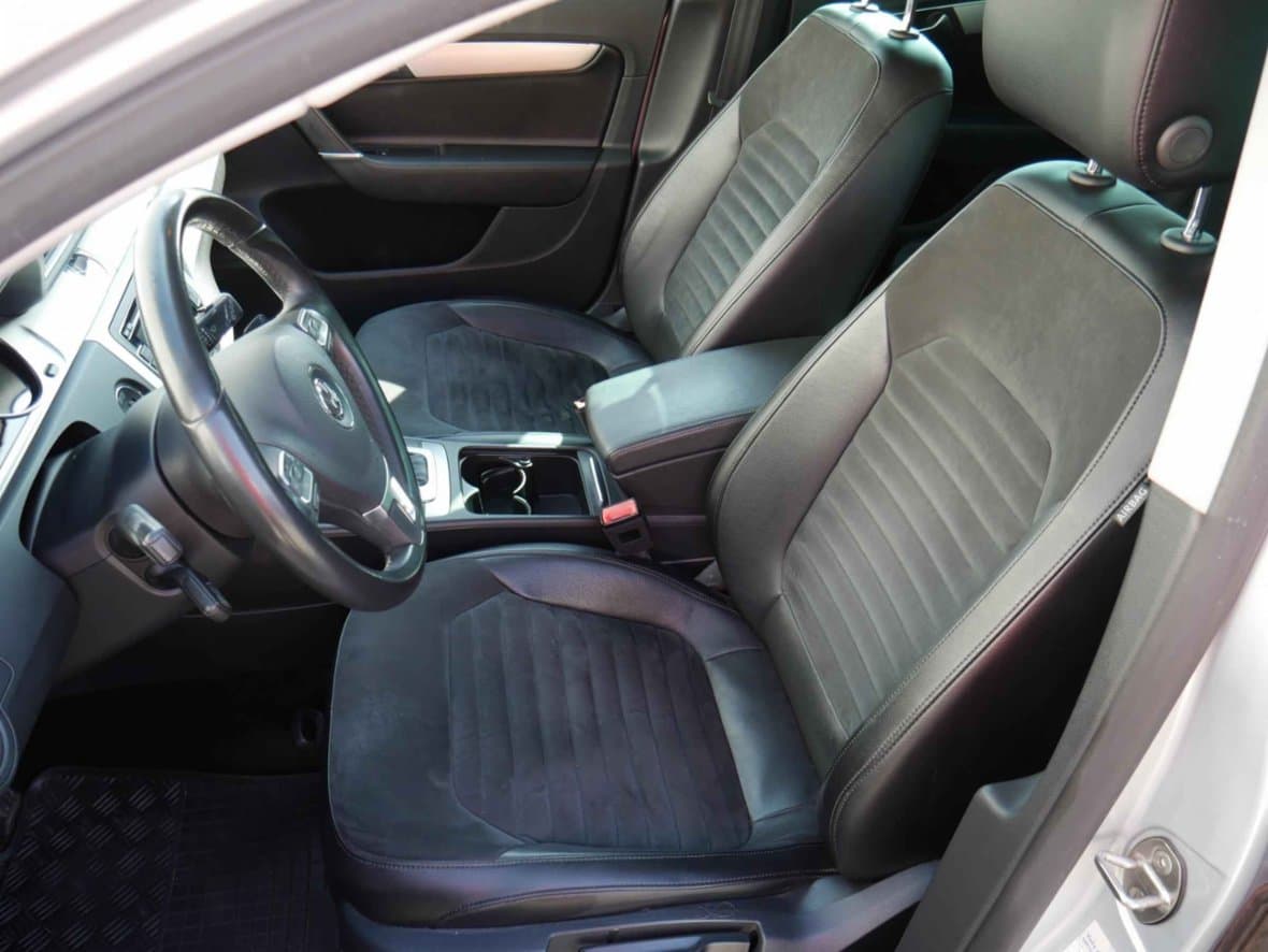 2012 Volkswagen PASSAT - 9