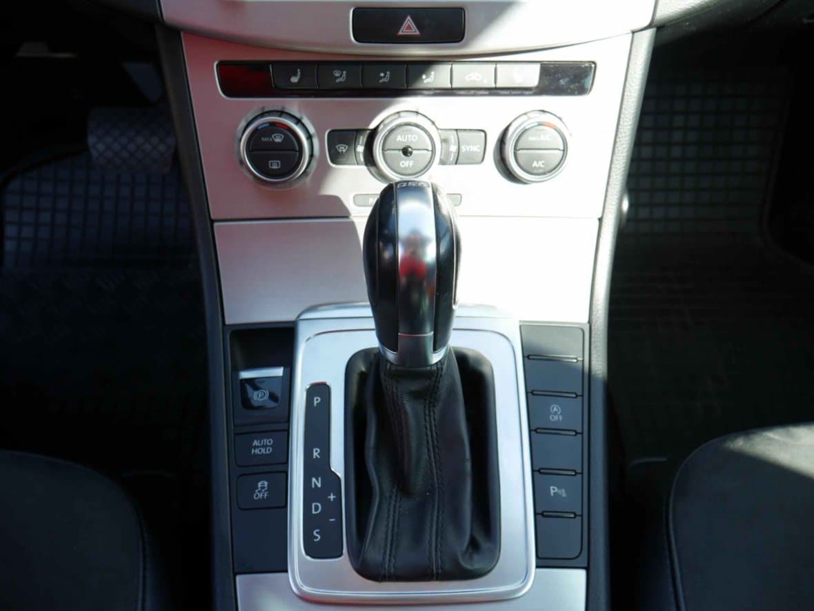 2012 Volkswagen PASSAT - 16