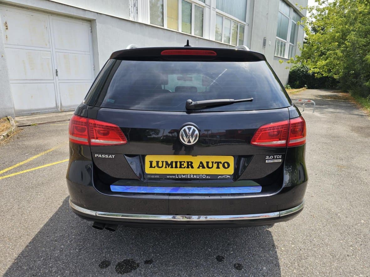 2011 Volkswagen PASSAT - 4