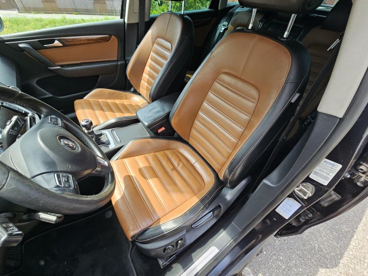 2011 Volkswagen PASSAT - 9