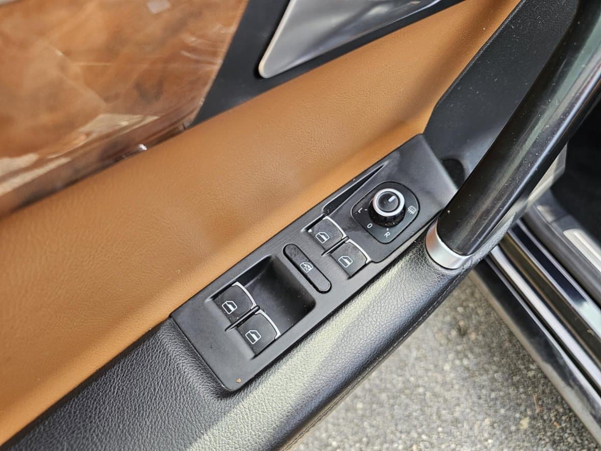 2011 Volkswagen PASSAT - 11
