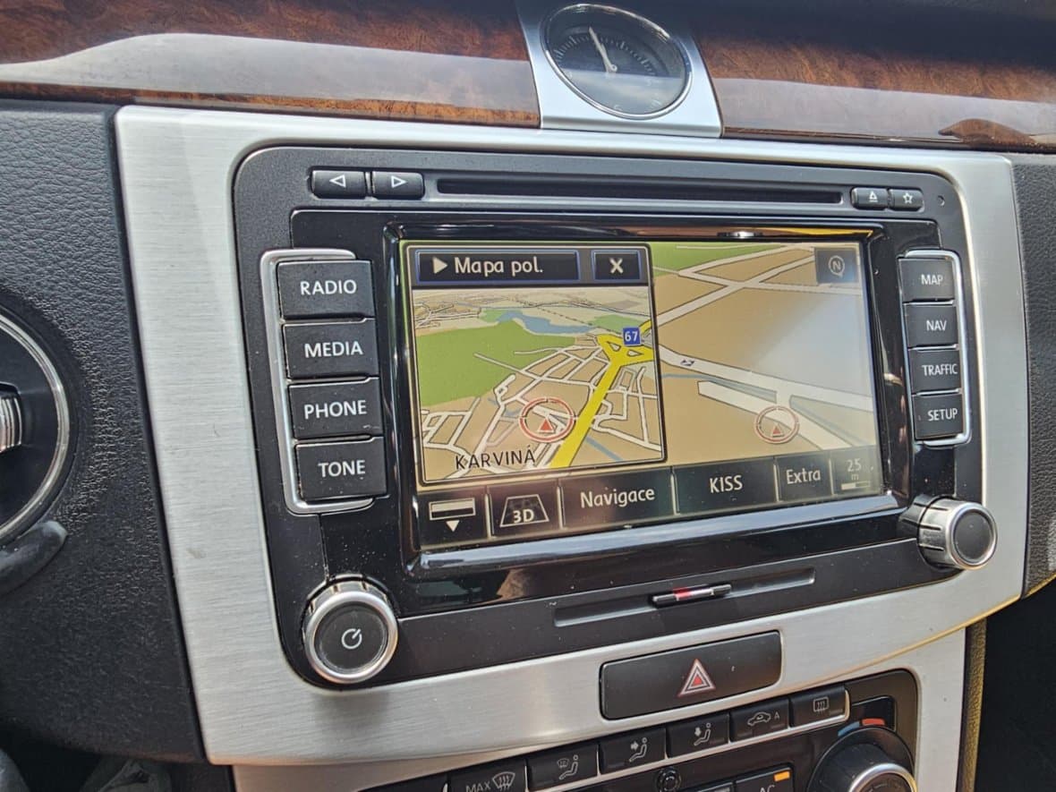 2011 Volkswagen PASSAT - 14