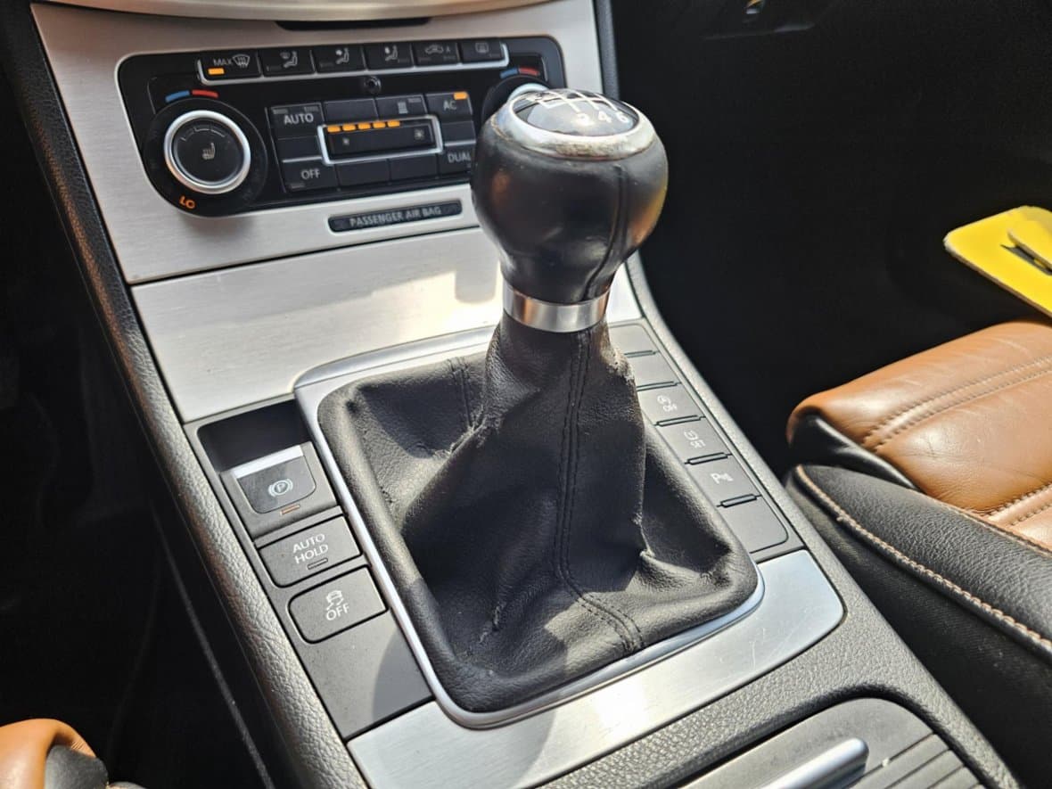 2011 Volkswagen PASSAT - 15