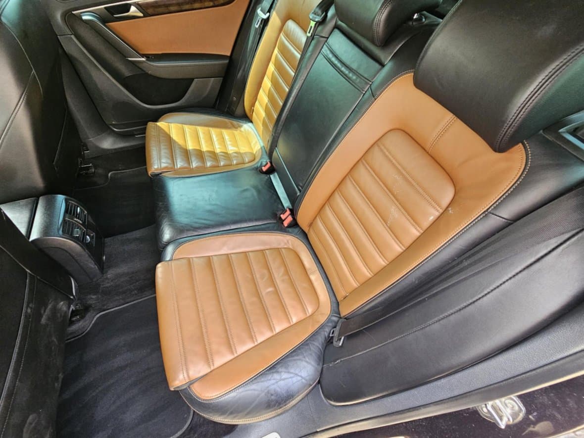 2011 Volkswagen PASSAT - 16