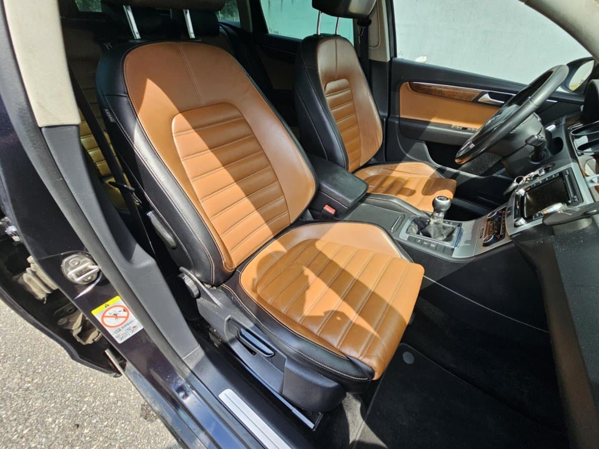 2011 Volkswagen PASSAT - 17