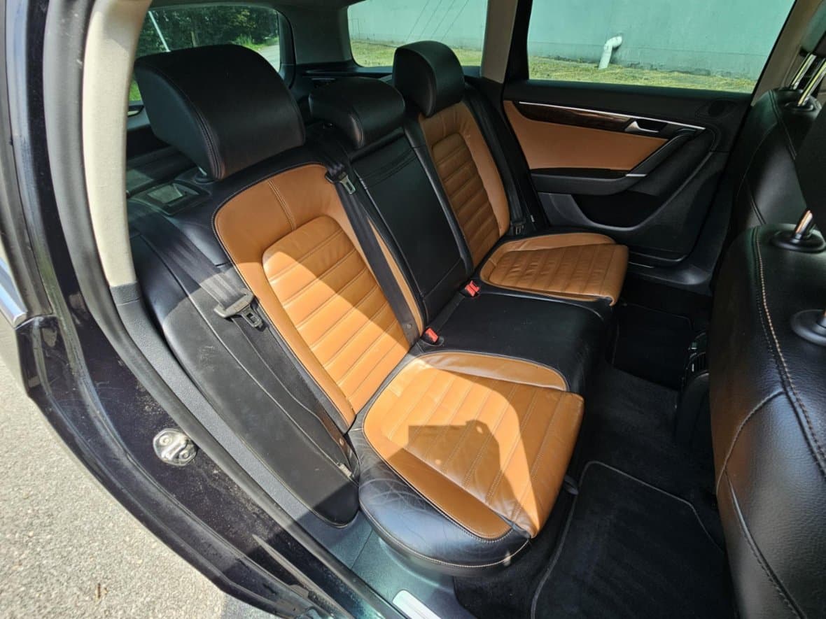 2011 Volkswagen PASSAT - 18