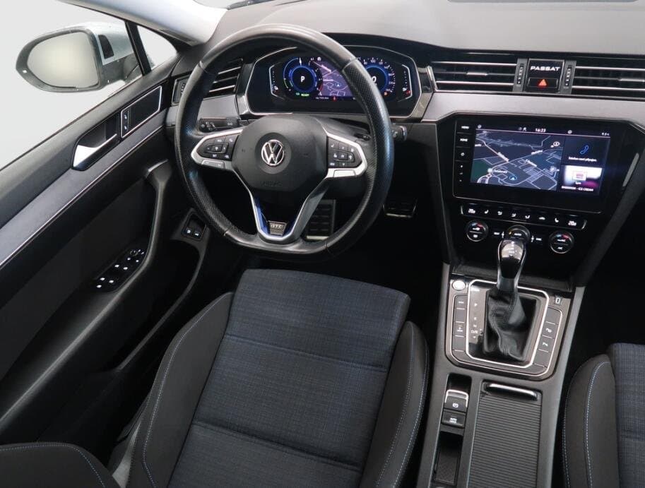 2020 Volkswagen PASSAT - 9