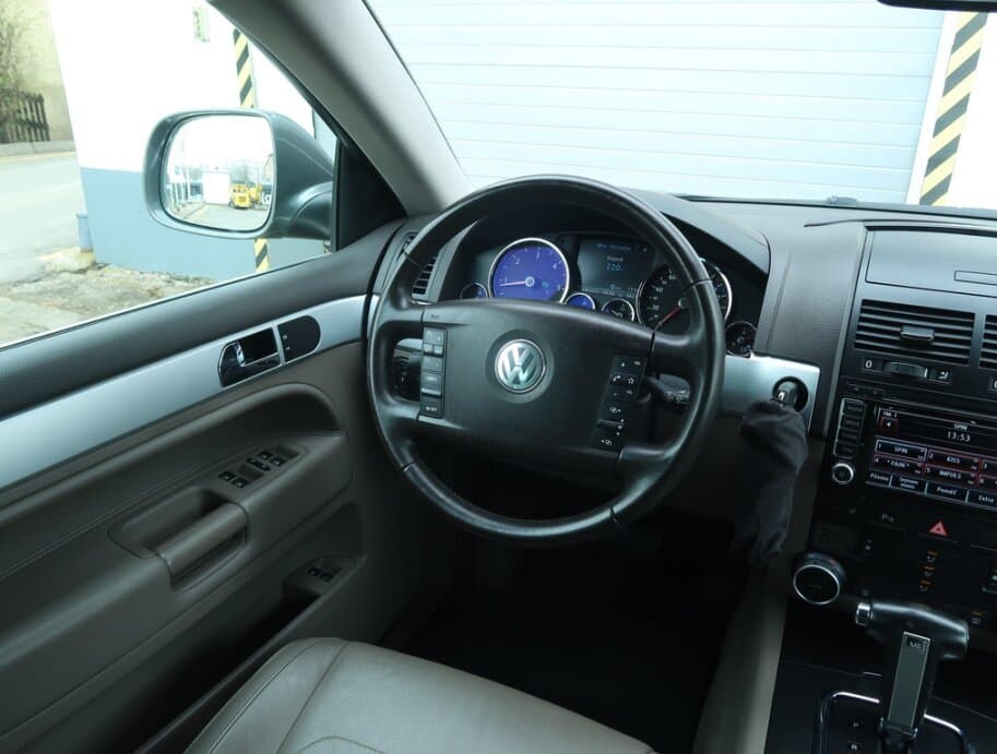 2007 Volkswagen TOUAREG - 9