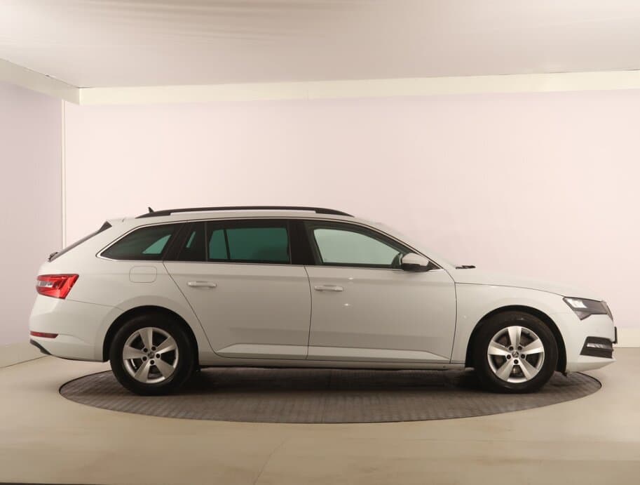 2021 Škoda SUPERB - 8