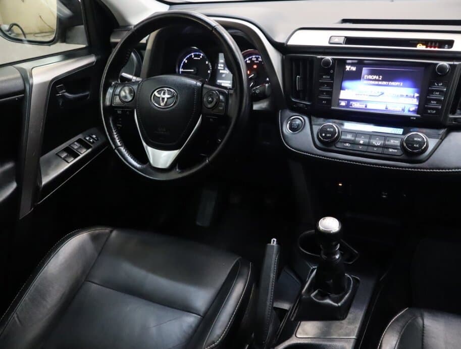 2016 Toyota RAV4 - 9
