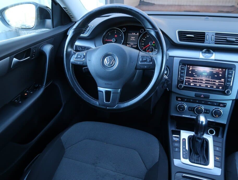 2014 Volkswagen PASSAT - 9