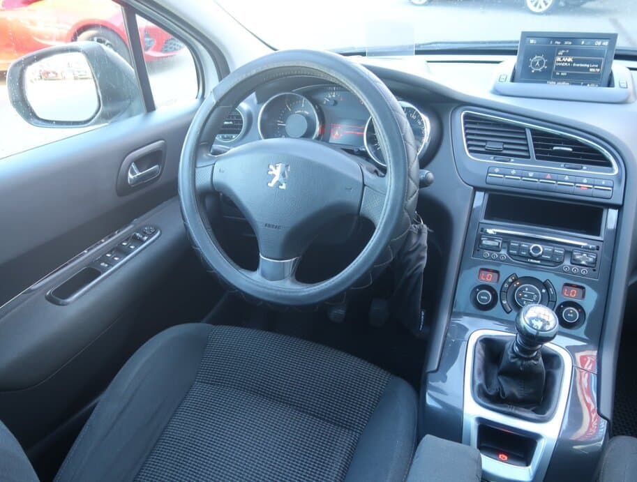 2013 Peugeot 5008 - 9