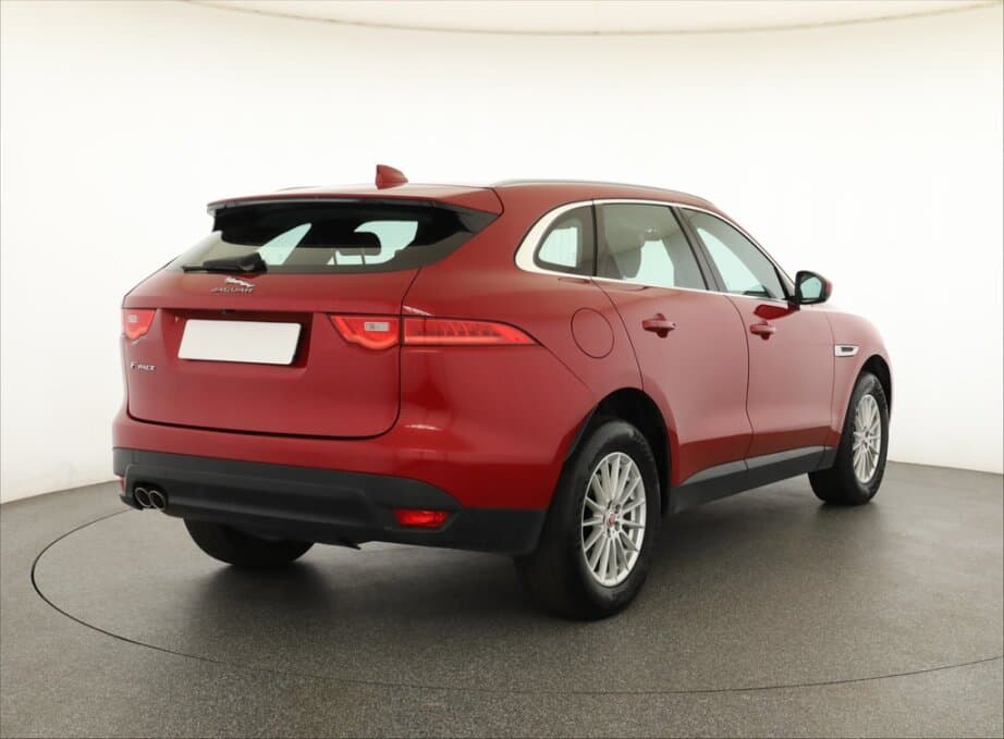 2016 Jaguar F-Pace - 7