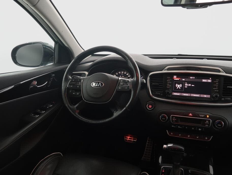 2019 Kia SORENTO - 9