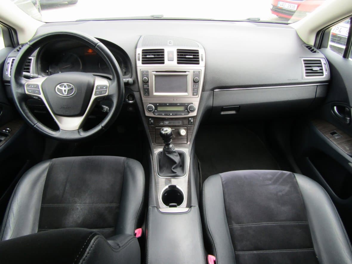 2013 Toyota AVENSIS - 8