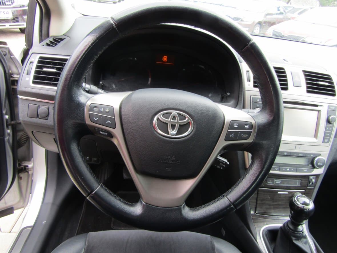 2013 Toyota AVENSIS - 17