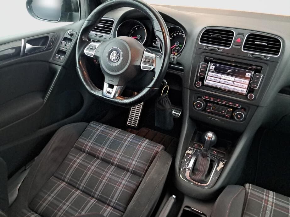 2010 Volkswagen GOLF - 9