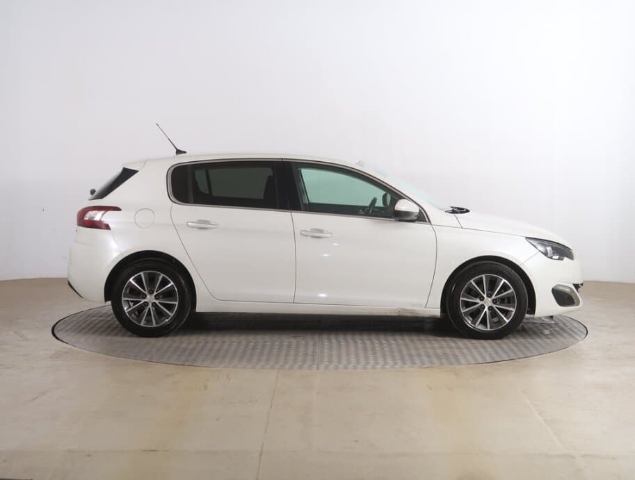 2015 Peugeot 308 - 8