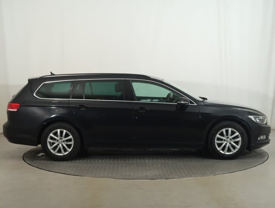 2016 Volkswagen PASSAT - 8