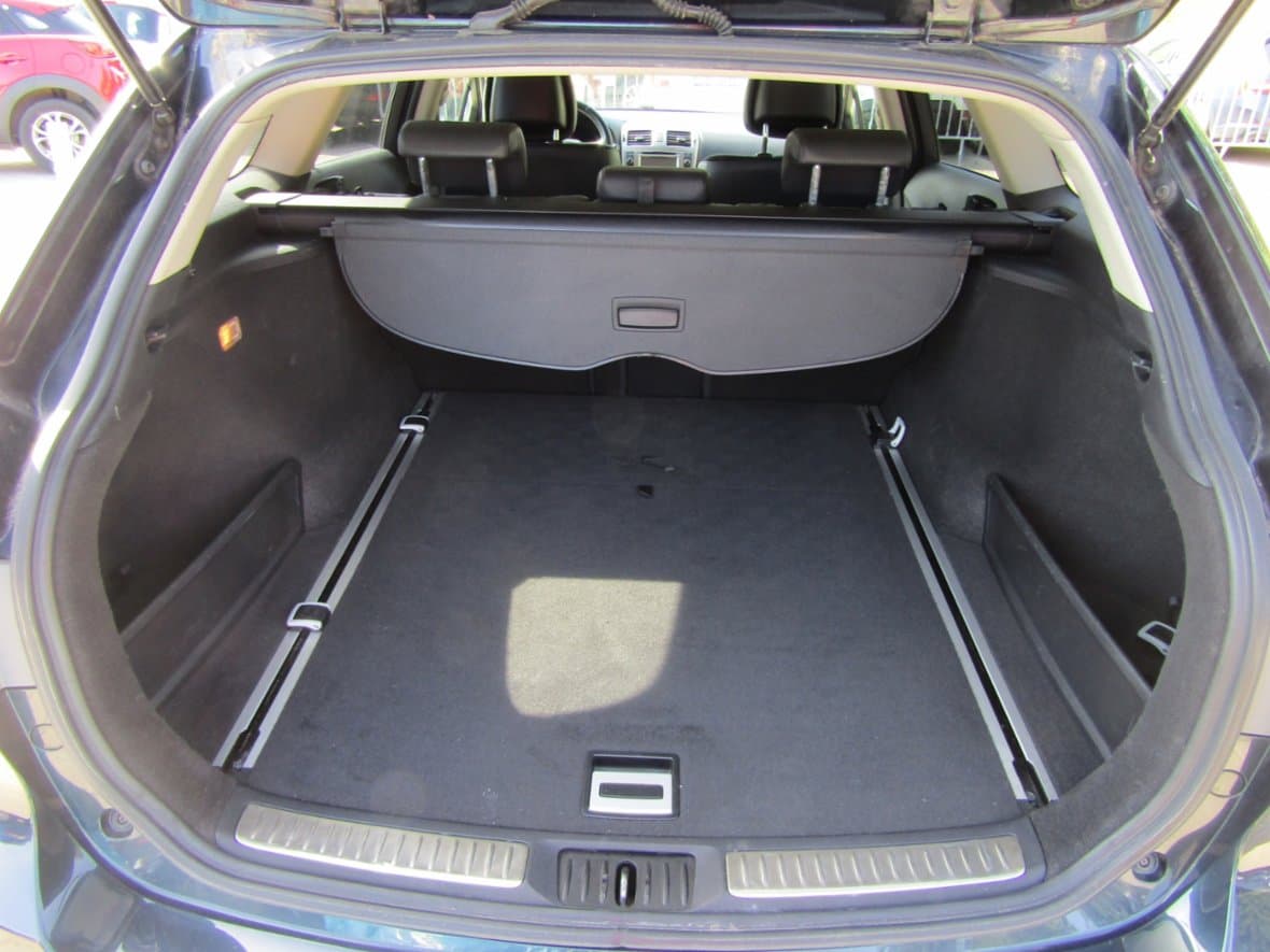 2013 Toyota AVENSIS - 7