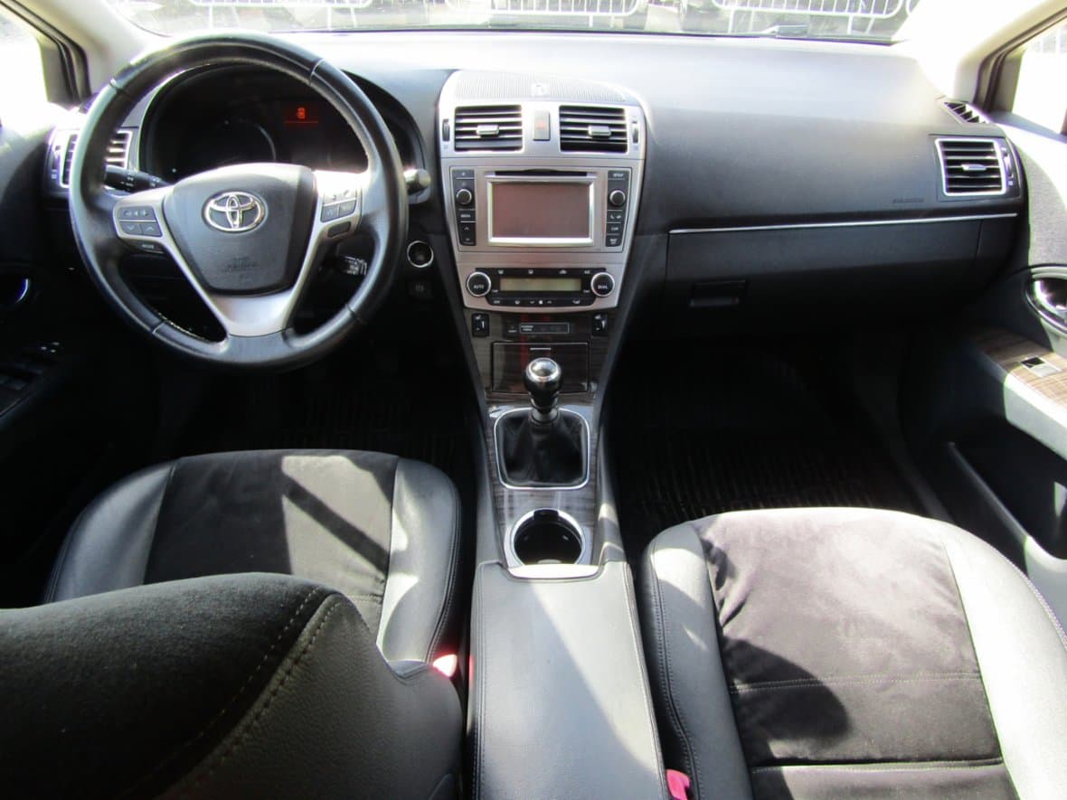 2013 Toyota AVENSIS - 8