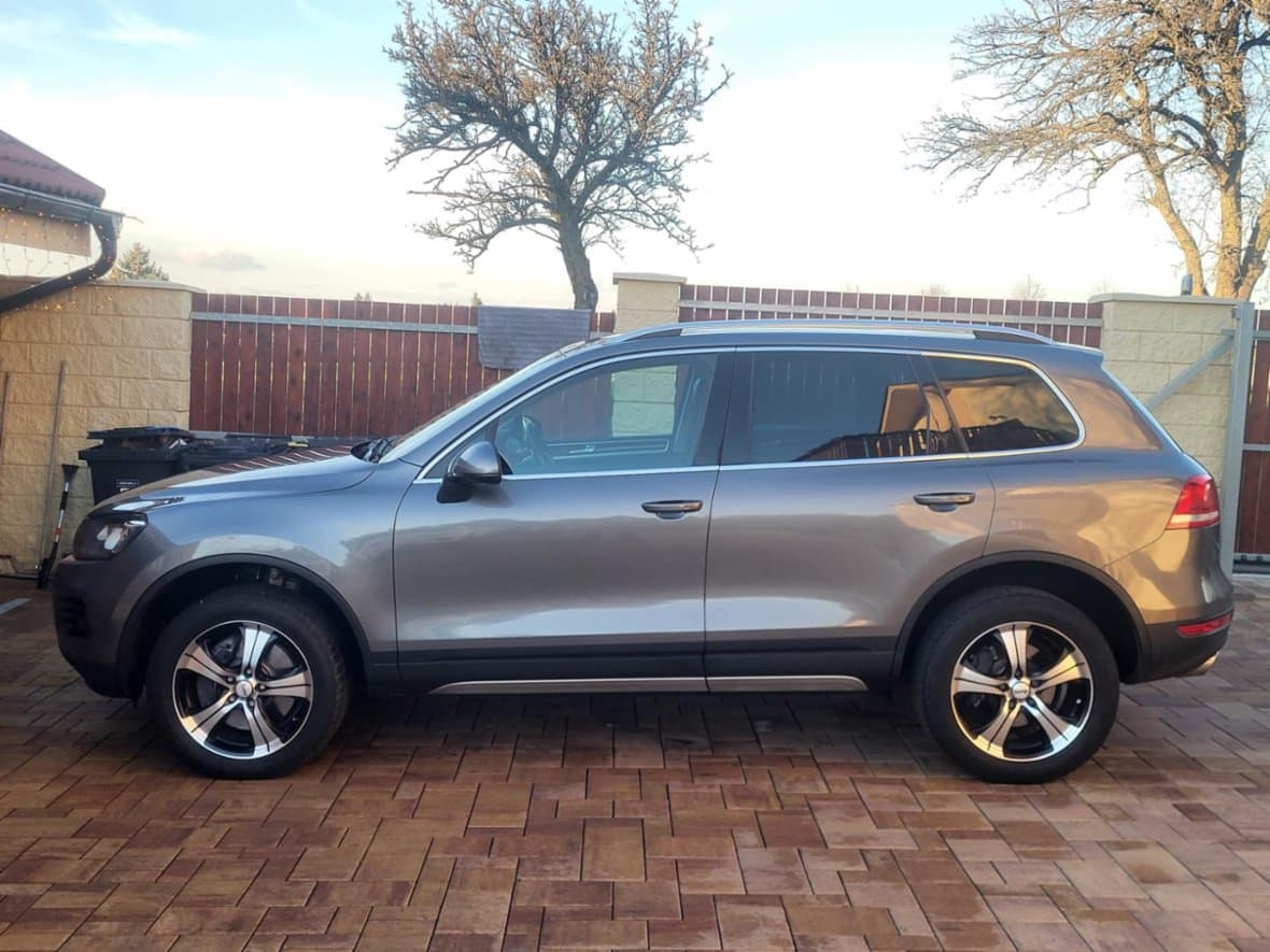 2013 Volkswagen TOUAREG - 2