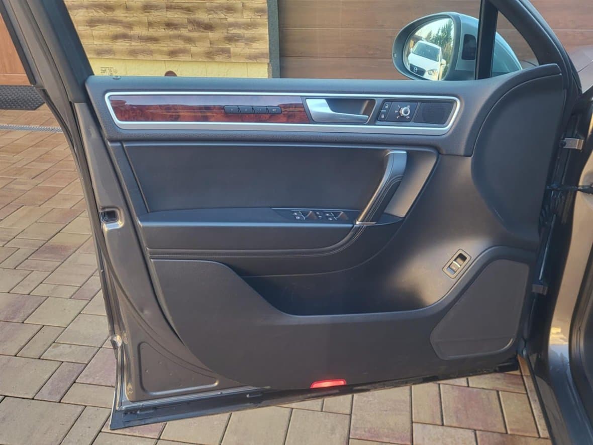 2013 Volkswagen TOUAREG - 8