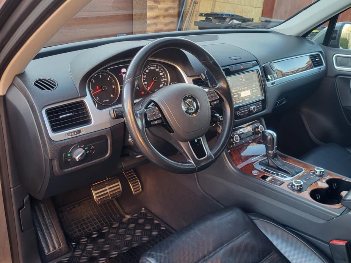 2013 Volkswagen TOUAREG - 11