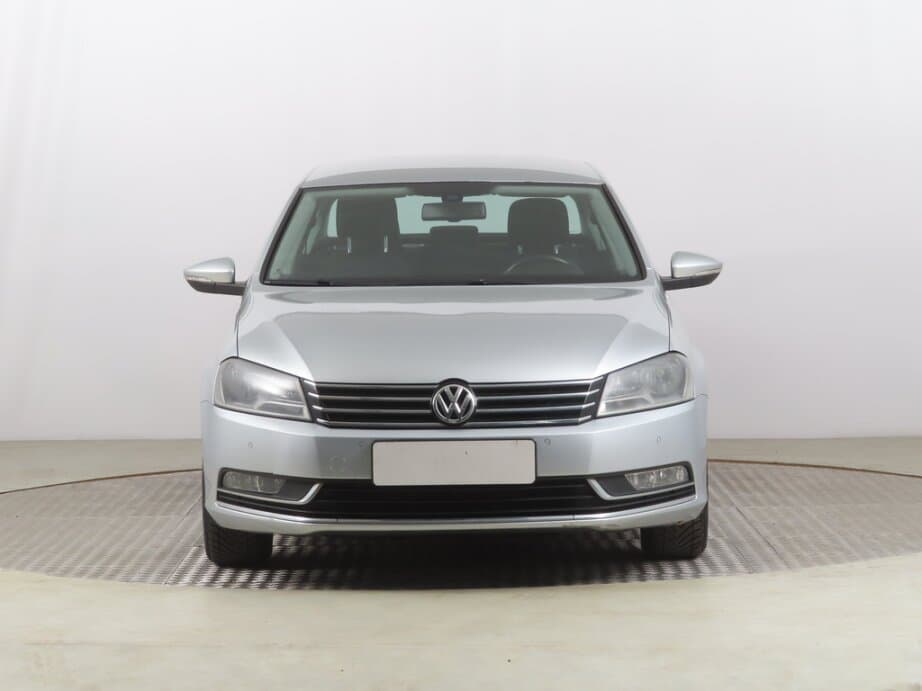 2011 Volkswagen PASSAT - 2