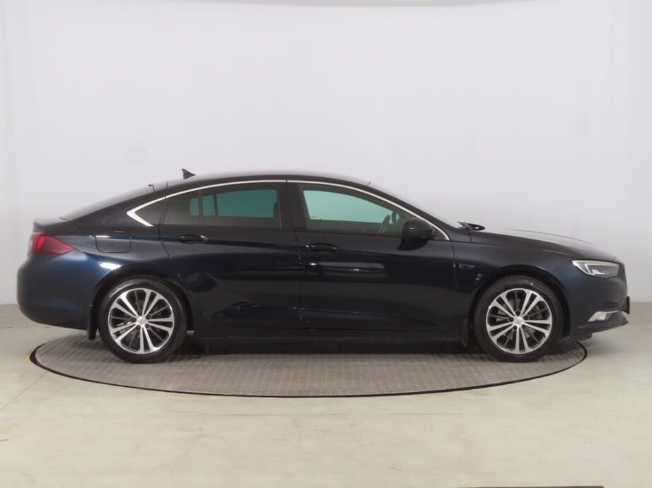 2018 Opel INSIGNIA - 8