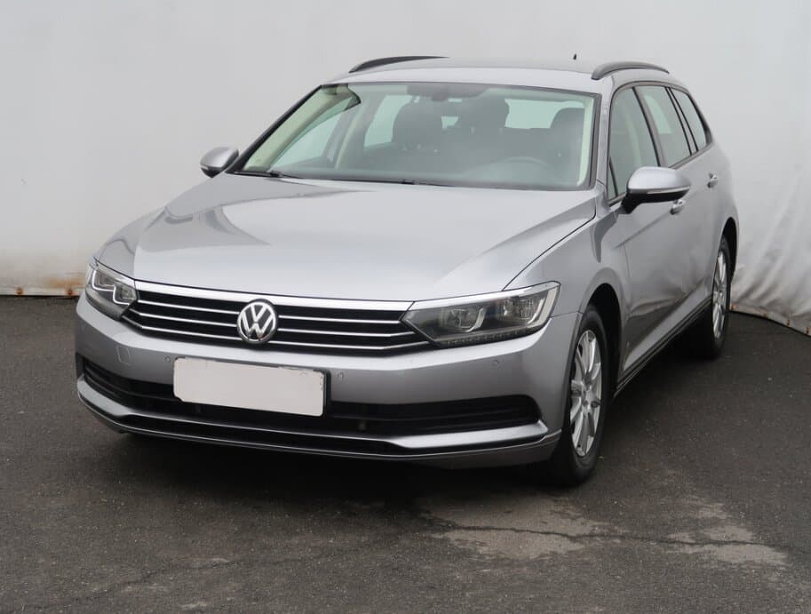 2019 Volkswagen PASSAT - 3