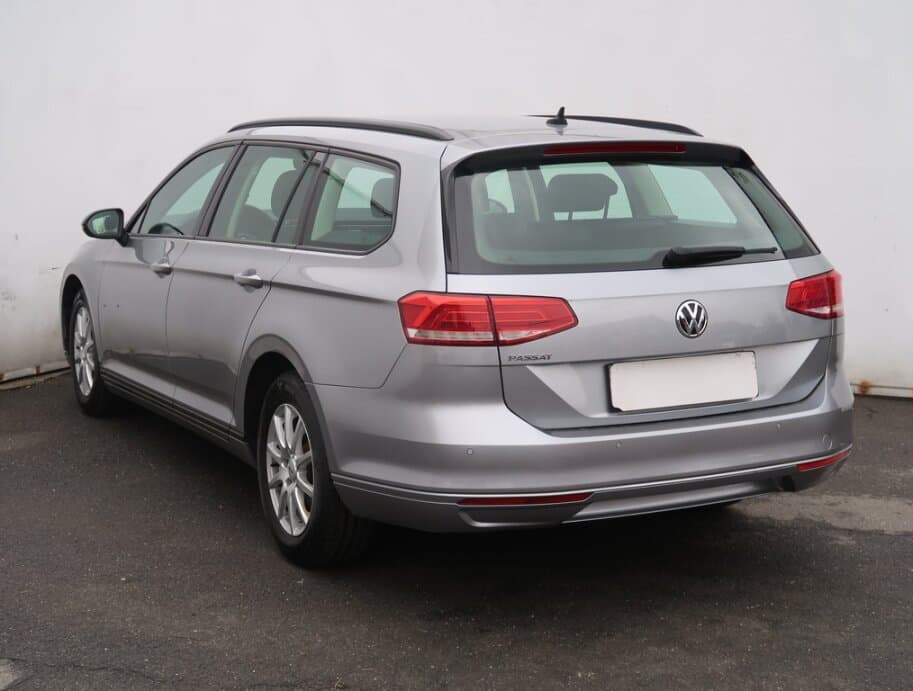 2019 Volkswagen PASSAT - 5