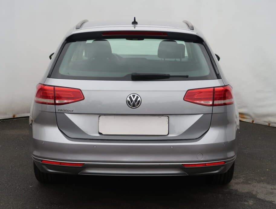 2019 Volkswagen PASSAT - 6