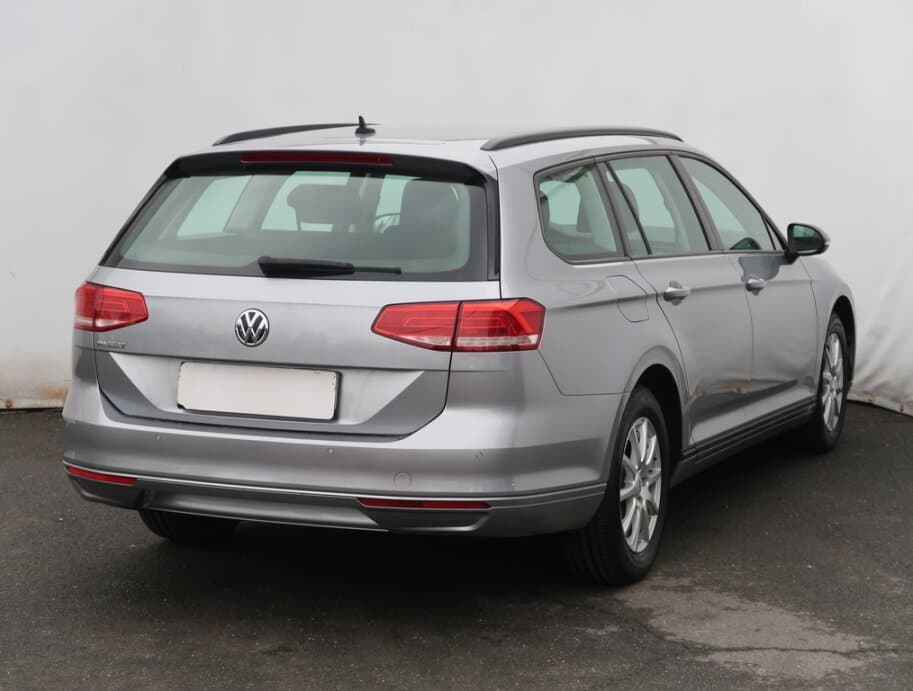 2019 Volkswagen PASSAT - 7