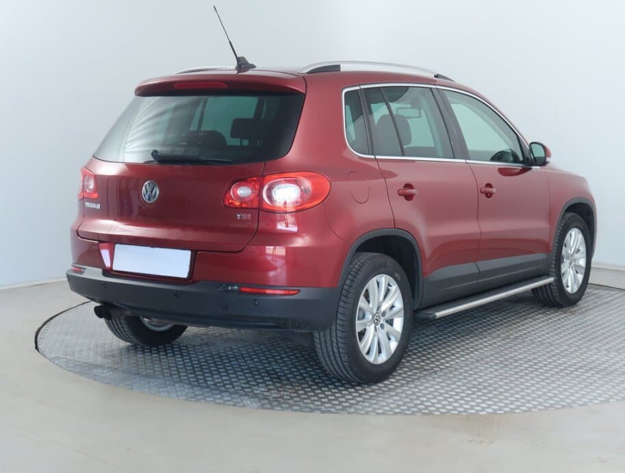 2010 Volkswagen TIGUAN - 7