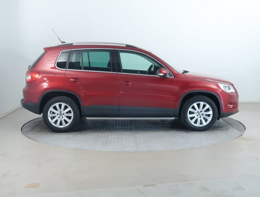 2010 Volkswagen TIGUAN - 8