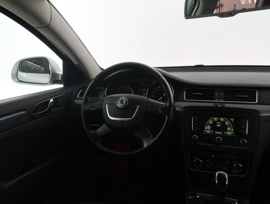 2011 Škoda SUPERB - 9