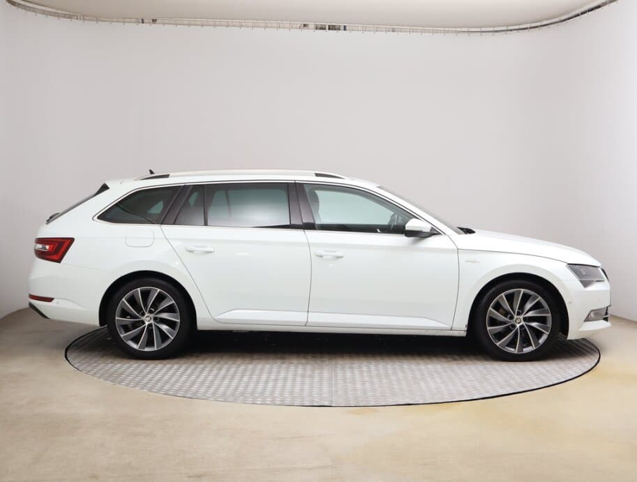 2017 Škoda SUPERB - 8