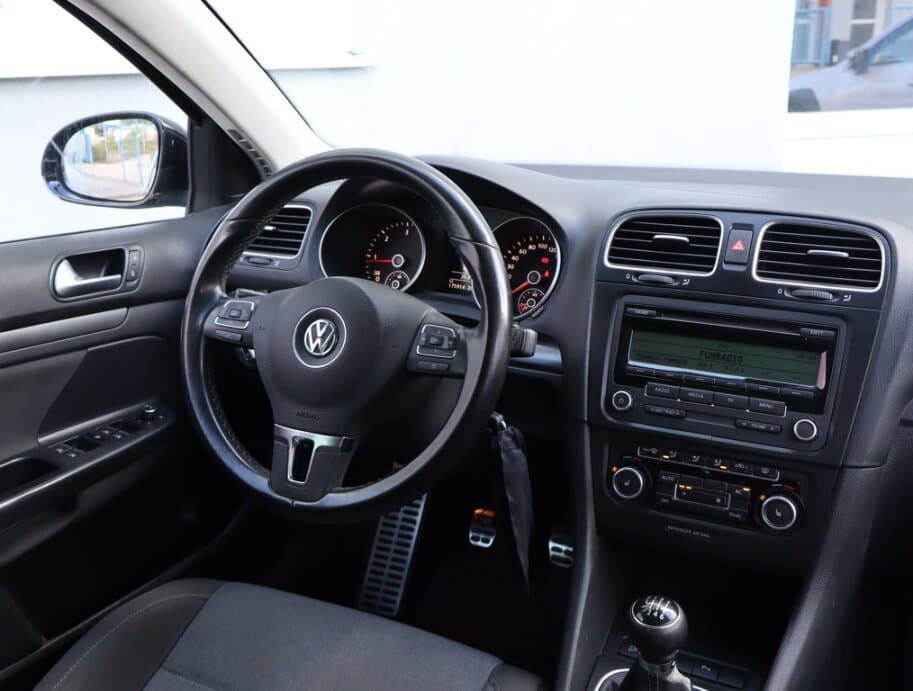 2011 Volkswagen GOLF - 9