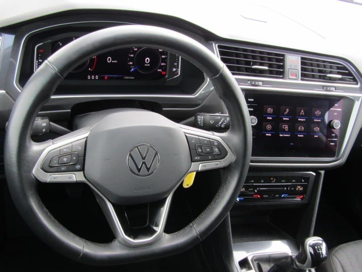 2022 Volkswagen Tiguan - 17