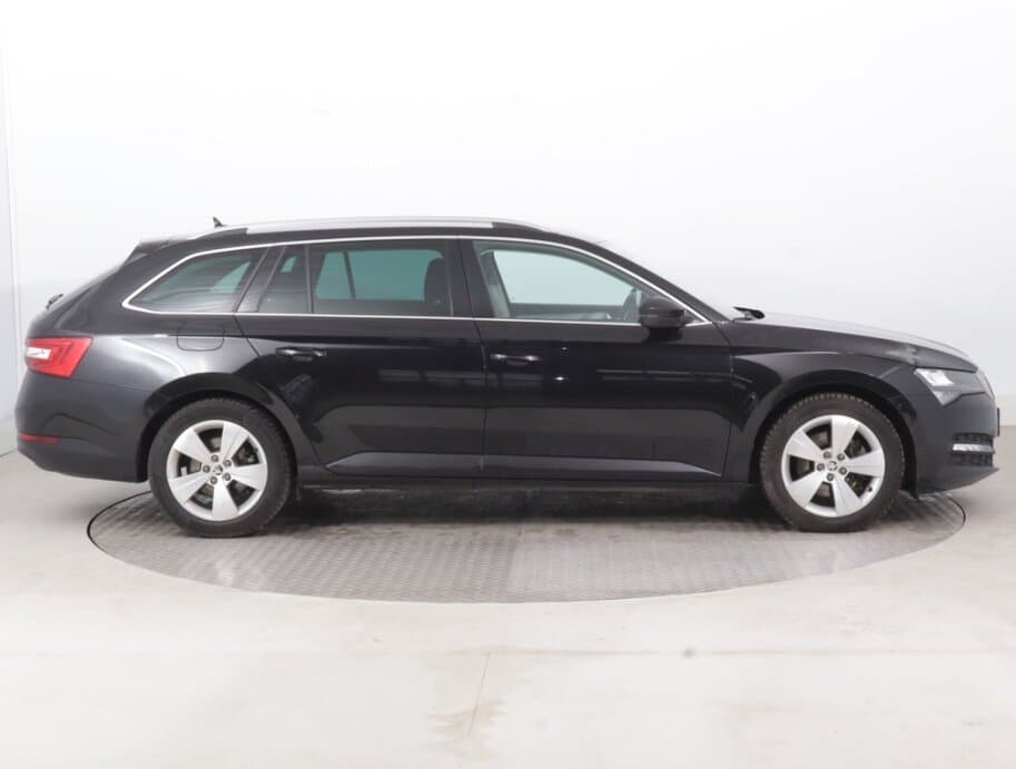 2021 Škoda SUPERB - 8